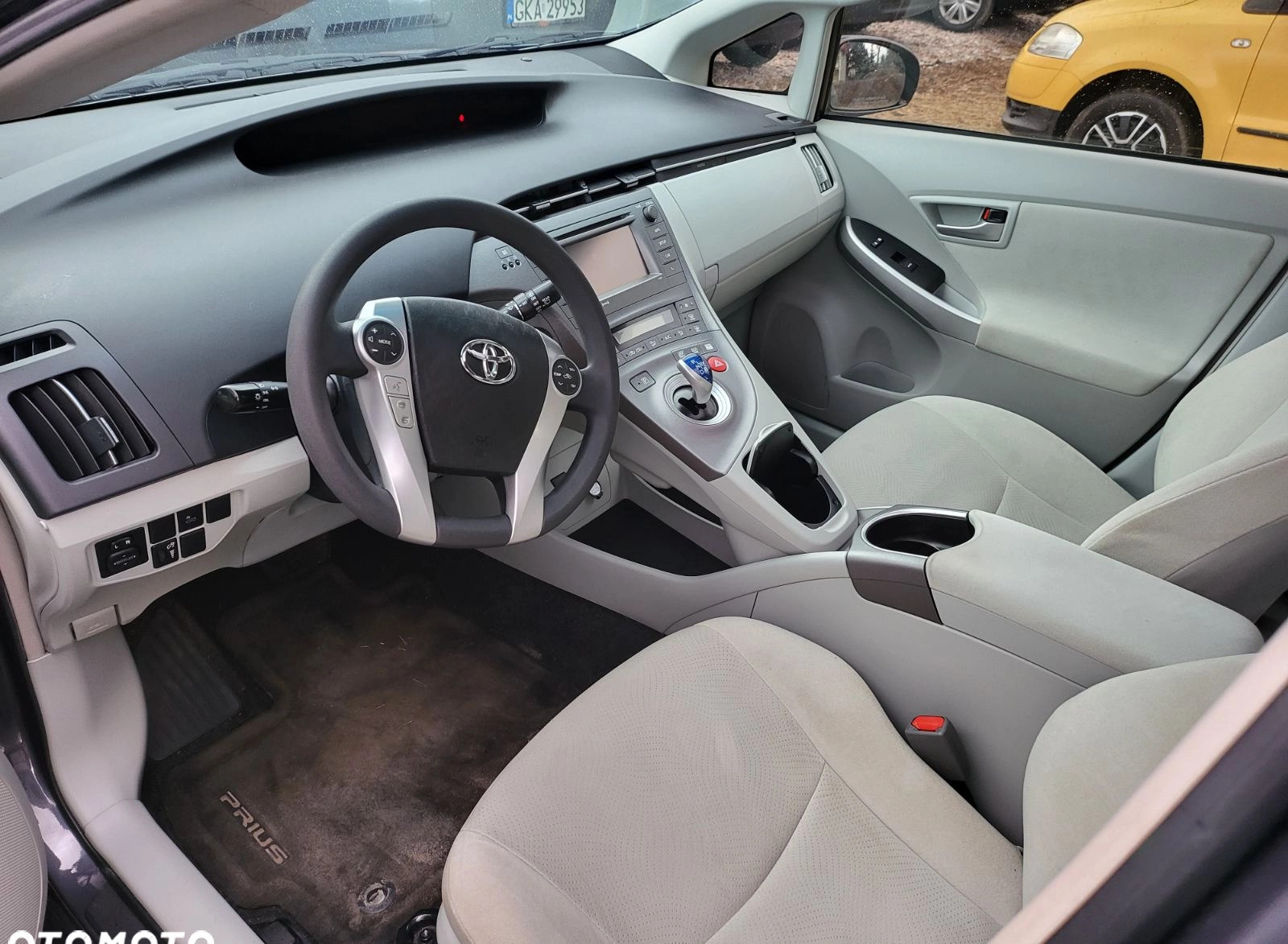 Toyota Prius cena 45000 przebieg: 170000, rok produkcji 2014 z Pruszków małe 37